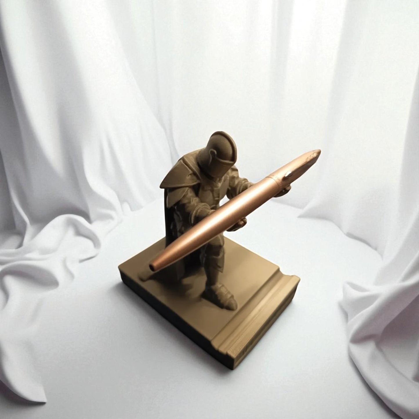 Medieval Knight Pen Holder ā 3D Printed Desk Accessory with Armor & Attitude