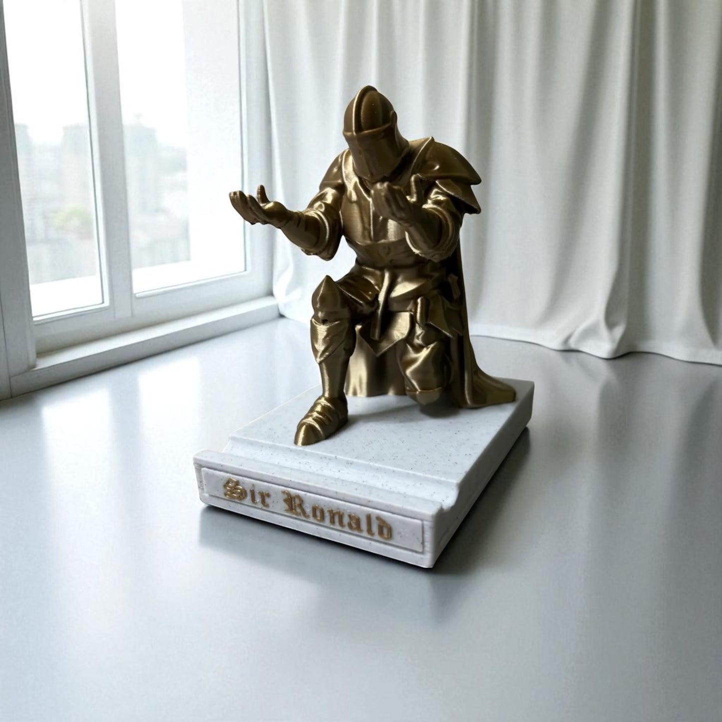 Medieval Knight Pen Holder ā 3D Printed Desk Accessory with Armor & Attitude