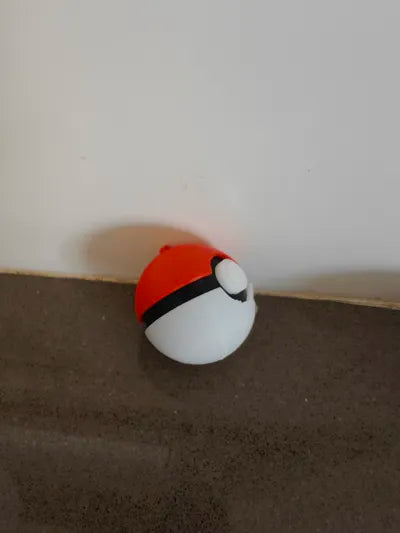 Mini Pokéball Keychain – 3D Printed Pokémon-Inspired Accessory for Fans & Collectors