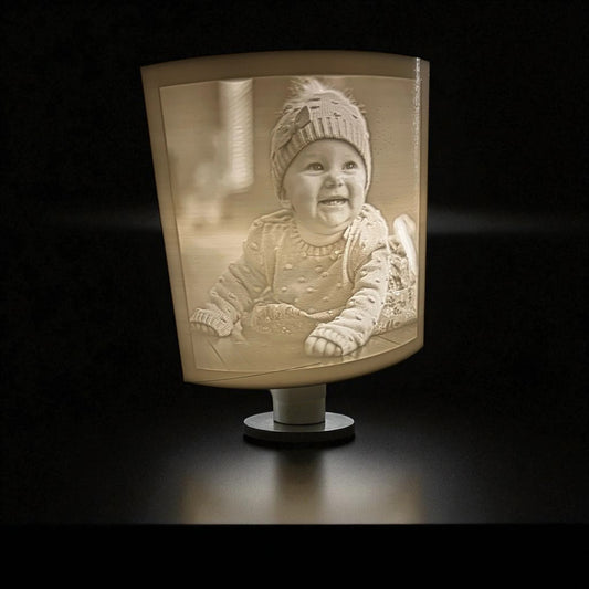 Custom Curved Lithophane Photo Frame – 3D Printed Night Light Gift